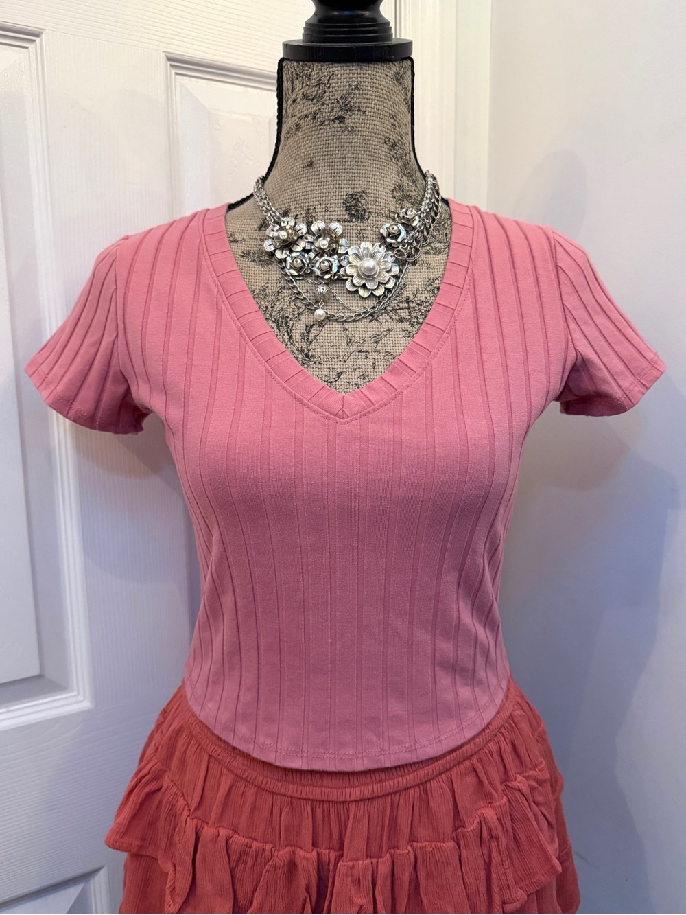 Bozzolo Pink Ribbed Crop V-Neck Tee